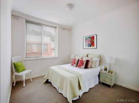 2 Bed, 1 Bath - Photo 2