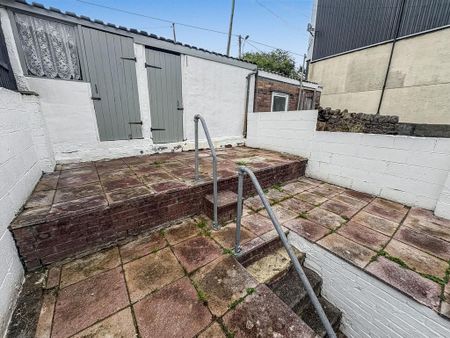 2 bedroom terraced house to rent - Photo 2