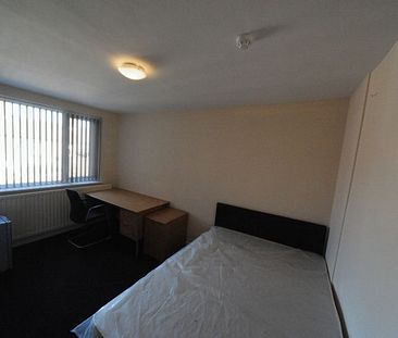 Borough Road, Room 6, Middlesbrough - Photo 3