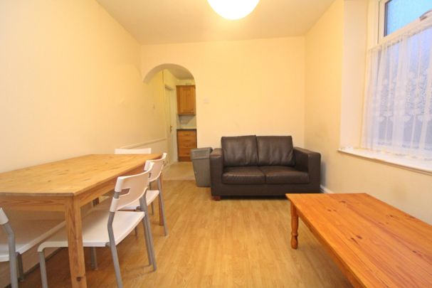 Inverness Place, Roath, Cardiff - Photo 1