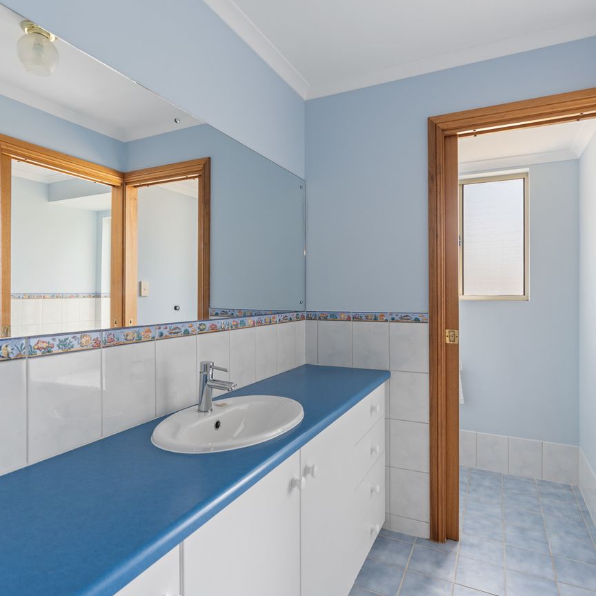 Large family home in a great location - Photo 1