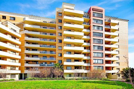 Convenience and affordability two Bedroom Apartment - Photo 2