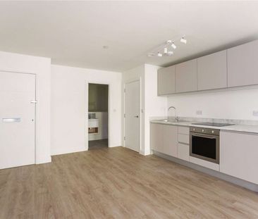 A modern studio apartment close to Cabot Circus - Photo 3