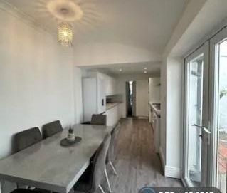 4 bedroom terraced house to rent - Photo 1