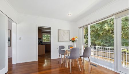 Impeccably Presented 2-Bedroom Unit in Sought-After Glen Waverley - Photo 2