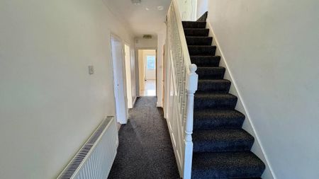 5 bedroom semi-detached house to rent - Photo 5