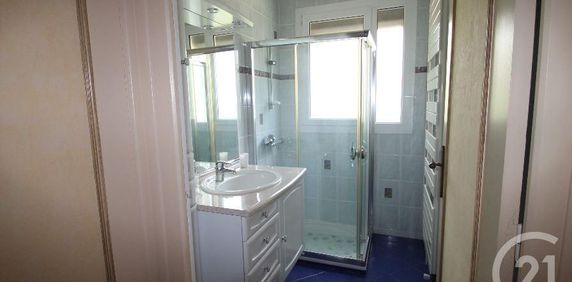 Location Maison 5 pièces 139m² GANNAT 03800 - Photo 2