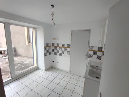 Location Appartement 2 pièces 51m² LES VANS 07140 - Photo 2