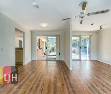 AIR CONDITIONED THREE BEDROOM HOME IN GREAT LOCATION! - Photo 2