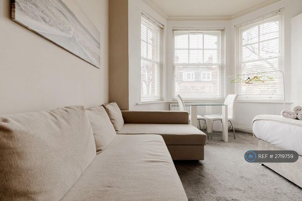 Studio to rent - Photo 1