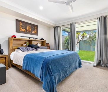 4 bedroom family home with large yard - Photo 3