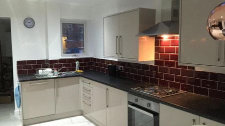 6 bedroom terraced house to rent - Photo 5