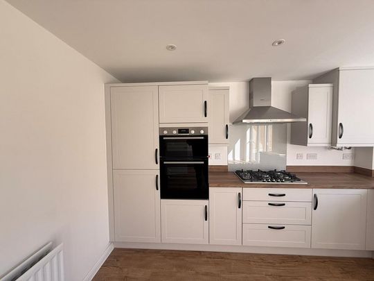 4 bedroom detached house to rent - Photo 1