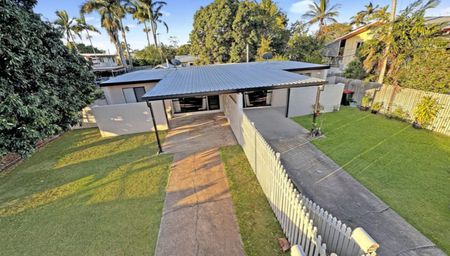 Charming 2-Bedroom Duplex in Central Aitkenvale - Photo 3