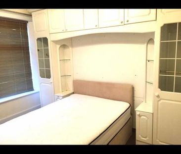 3 bedroom end of terrace house to rent - Photo 1