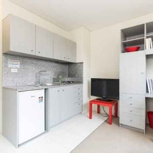 Studio Apartment - Photo 2