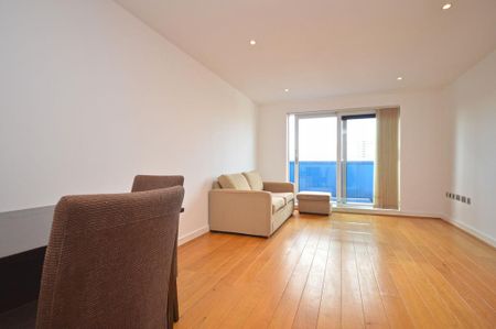 2 bedroom flat to rent - Photo 2