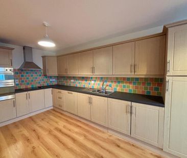 3 bedroom flat to rent - Photo 1