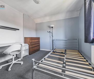 4 bedroom end of terrace house to rent - Photo 5