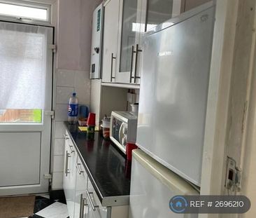 3 bedroom semi-detached house to rent - Photo 6