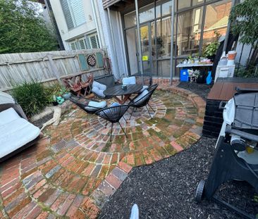 South Melbourne - Photo 6