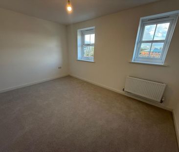 3 bedroom end of terrace house to rent - Photo 3