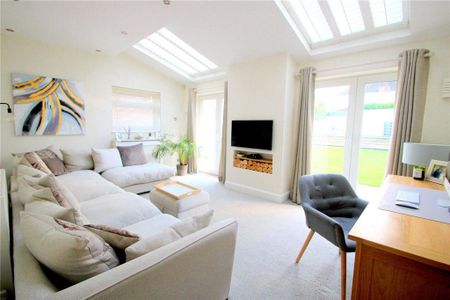 3 bedroom semi-detached house to rent - Photo 2