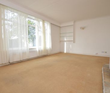 4 Bedroom Detached House - Photo 2