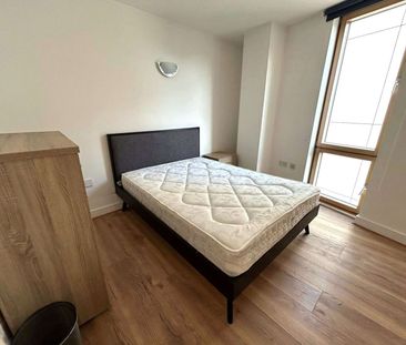 Available July | Fully Furnished | Balcony with Riverside Views | O... - Photo 4