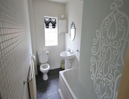 2 Bedroom Mews Available Arranging tenancy - Photo 4