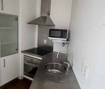 NICE AND TIDY ONE BEDROOM INNER CITY APARTMENT: - Photo 3