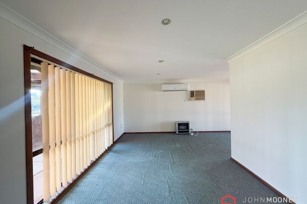 92 Undurra Drive Glenfield Park NSW 2650 - Photo 1
