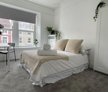 6 bedroom terraced house to rent - Photo 4