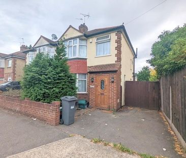 3 bedroom semi-detached house to rent - Photo 3