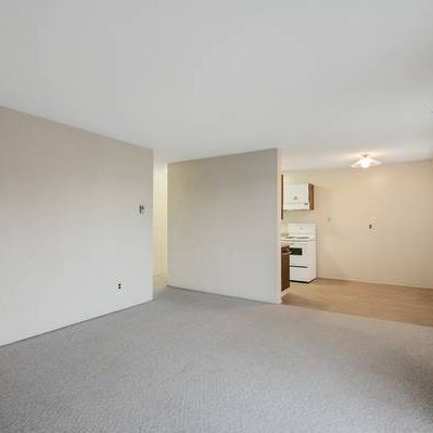 Oakridge House - 1 Bedroom - Available Now - Photo 3