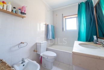 Apartamento T1 com terraço e lugar de garagem situado no Campo Alegre