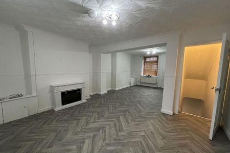 2 bedroom terraced house to rent - Photo 4