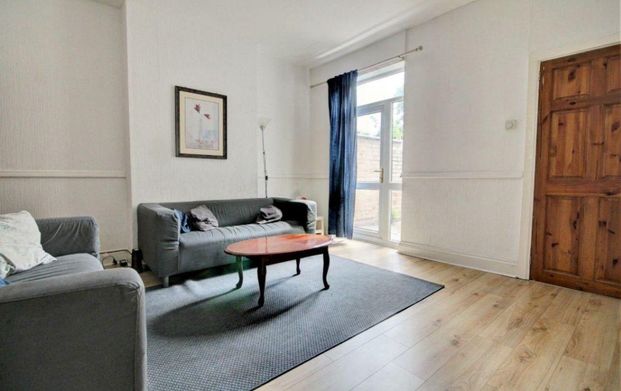 4 bedroom terraced house to rent - Photo 1