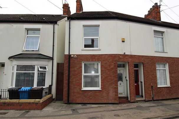 2 bedroom end of terrace house to rent - Photo 1