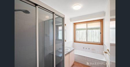 RENOVATED FAMILY LIVING IN A PRIME HOPPERS CROSSING LOCATION - Photo 2