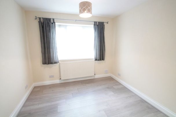 5 Bed End Terrace, Lewis Crescent, NW10 - Photo 1