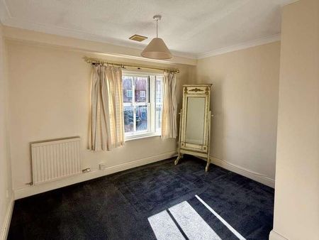 Queens Acre, Windsor, SL4 - Photo 3