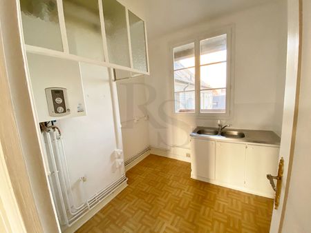 ARGENTAN - Dans trés bel immeuble de reconstruction F3 de 73 m², - Photo 5