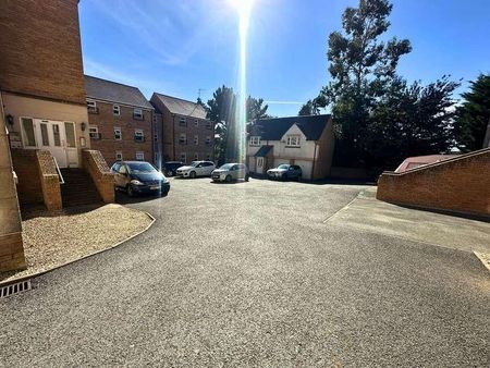 Stowe Drive, Rugby, CV22 - Photo 2