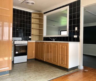 GREAT FAMILY HOME! - Photo 5