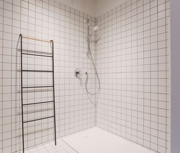 Ab sofort - Helle Neubauwohnung im 6. OG mit Sichtbetondecken, EBK ... - Foto 3