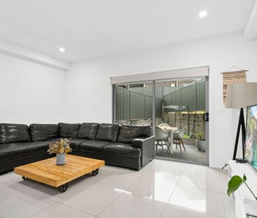 Three Bedroom Home 6 month lease only - Photo 5