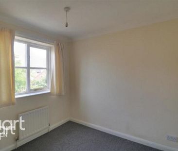 2 bedroom end of terrace house to rent - Photo 4
