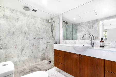 Split level one bedroom apartment in luxury development - Photo 5