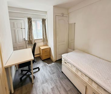 1 bedroom room to rent Room 1, Albert Road, Beeston, NG9 - Photo 2